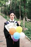 图片包含 户外, 人, 草, 男人AI 生成的内容可能不正确。
