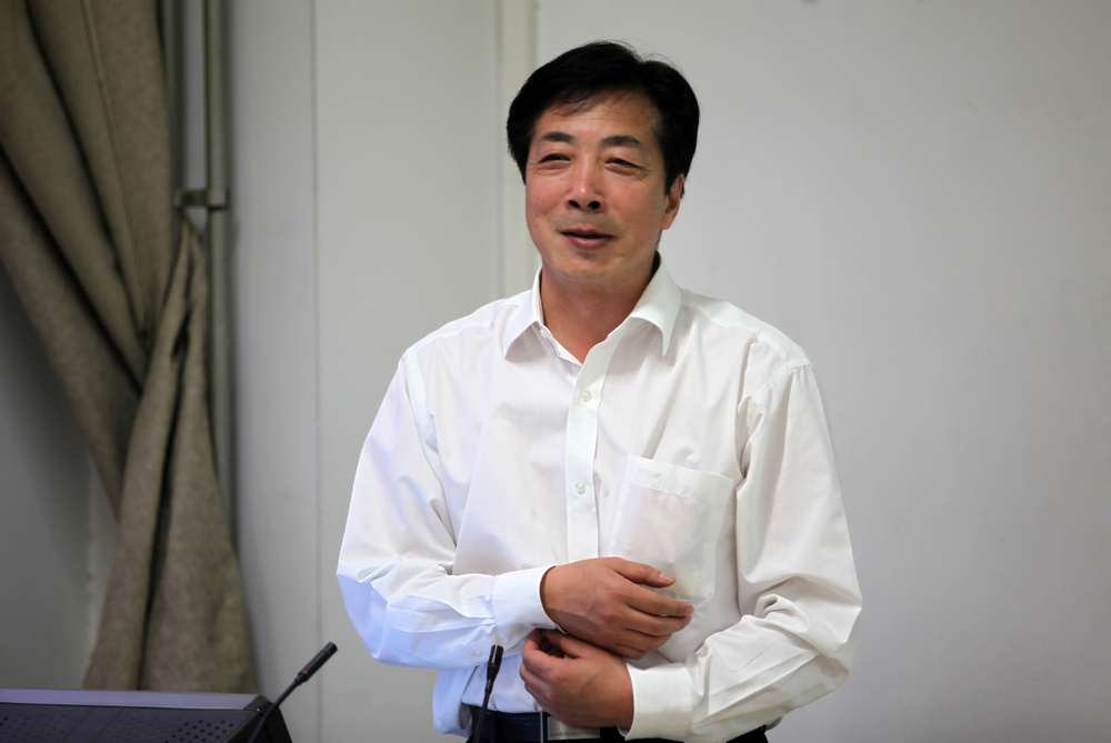 卢植教授作"英语双宾语构式习得的实验研究"学术报告